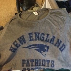 Large woman’s New England Pats shirt